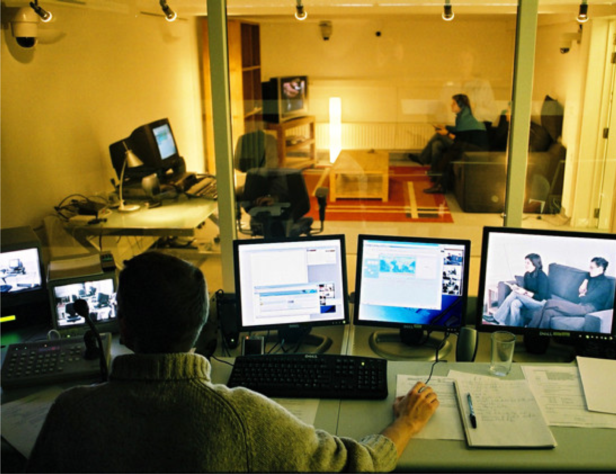 Moderator observing a live session